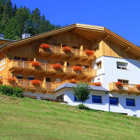 Hotel Schoene Aussicht Картич Екстериор снимка