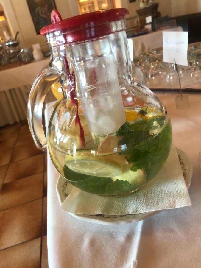 Hotel Schoene Aussicht Картич Екстериор снимка