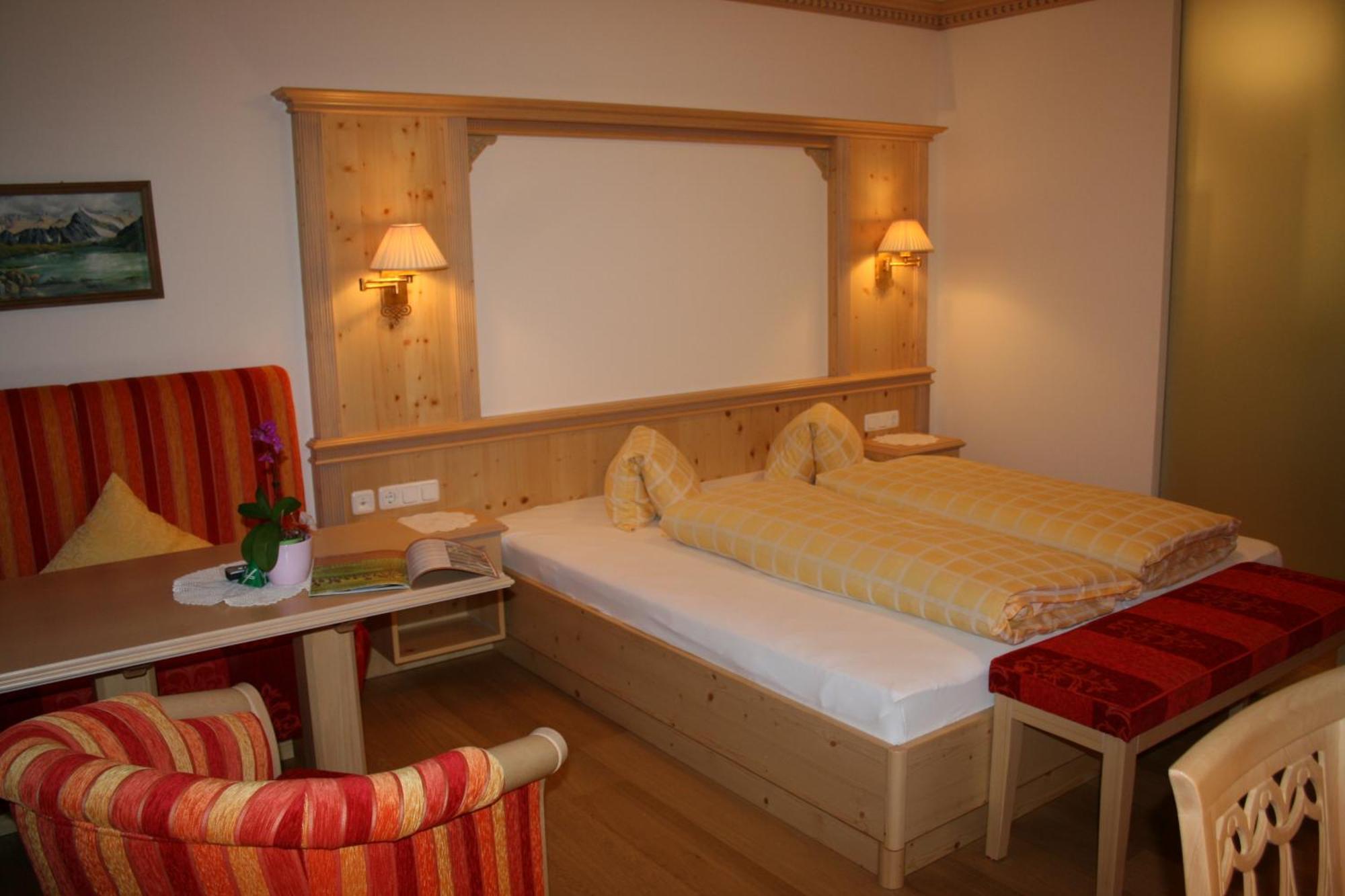 Hotel Schoene Aussicht Картич Екстериор снимка
