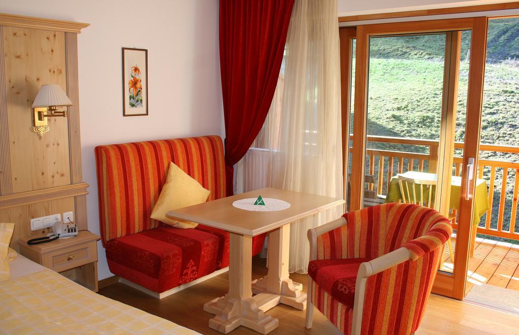 Hotel Schoene Aussicht Картич Екстериор снимка