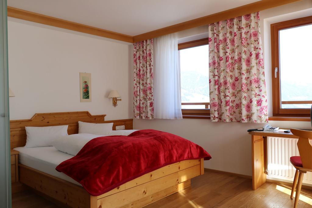 Hotel Schoene Aussicht Картич Екстериор снимка