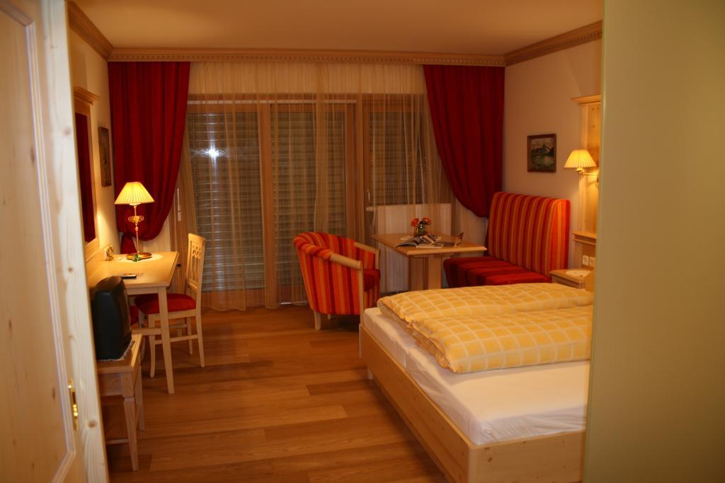 Hotel Schoene Aussicht Картич Екстериор снимка