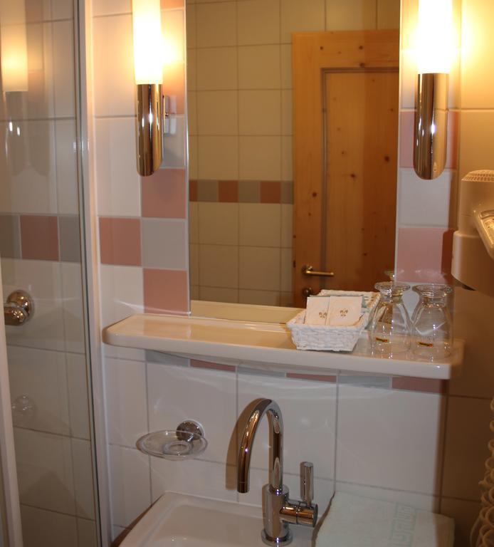 Hotel Schoene Aussicht Картич Екстериор снимка