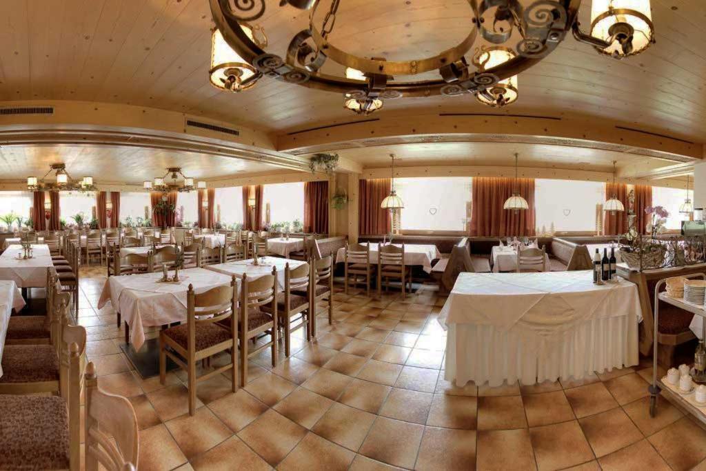 Hotel Schoene Aussicht Картич Екстериор снимка